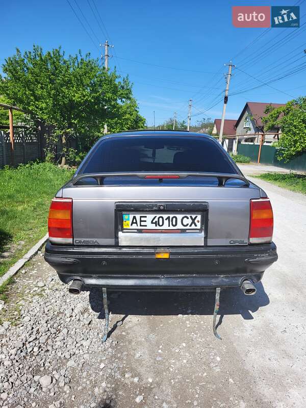 Седан Opel Omega 1987 в Дніпрі
