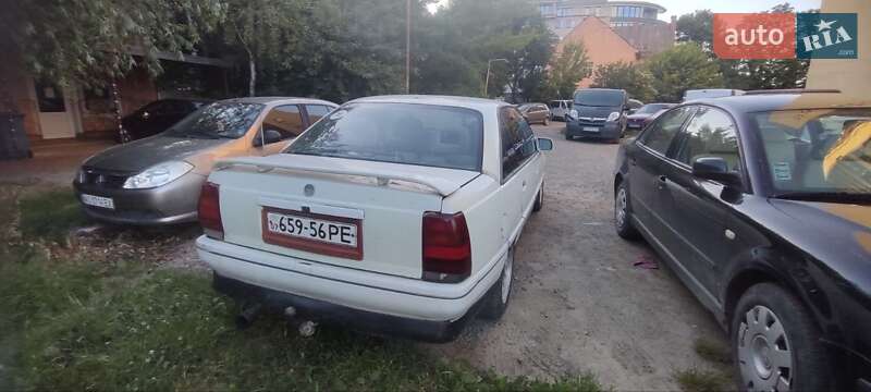 Седан Opel Omega 1990 в Ужгороді