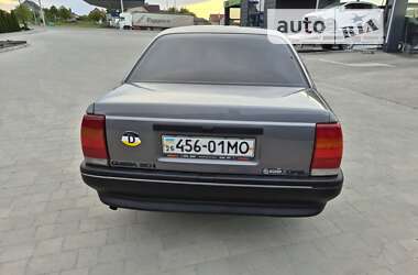 Седан Opel Omega 1990 в Каменец-Подольском