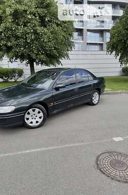 Седан Opel Omega 1995 в Киеве