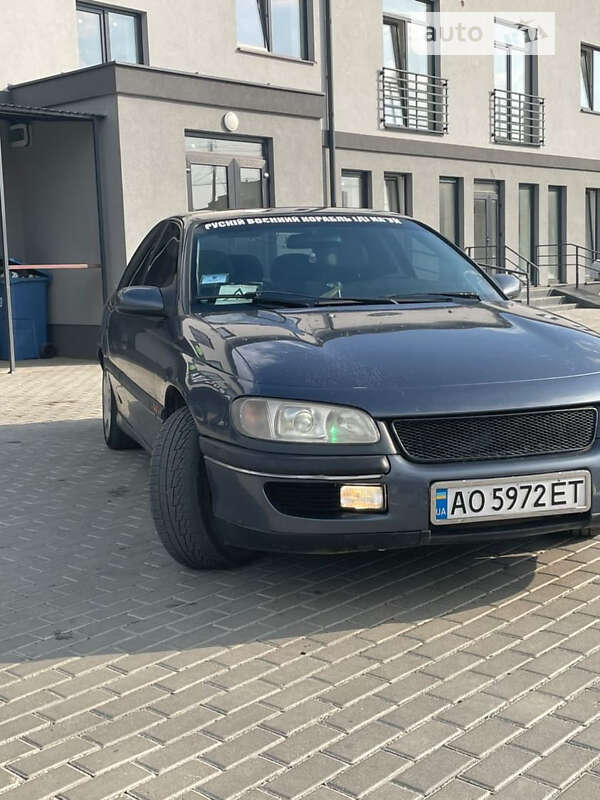 Седан Opel Omega 1995 в Ужгороді