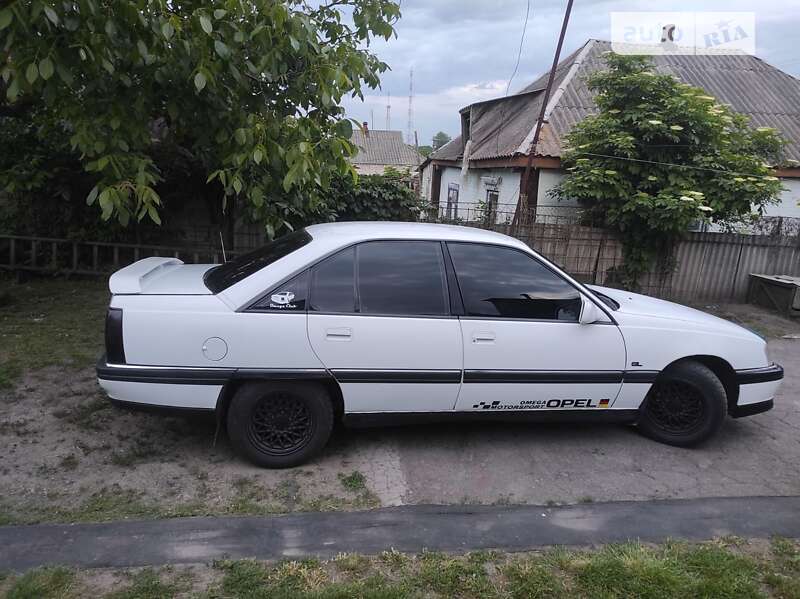 Седан Opel Omega 1993 в Кременчуге