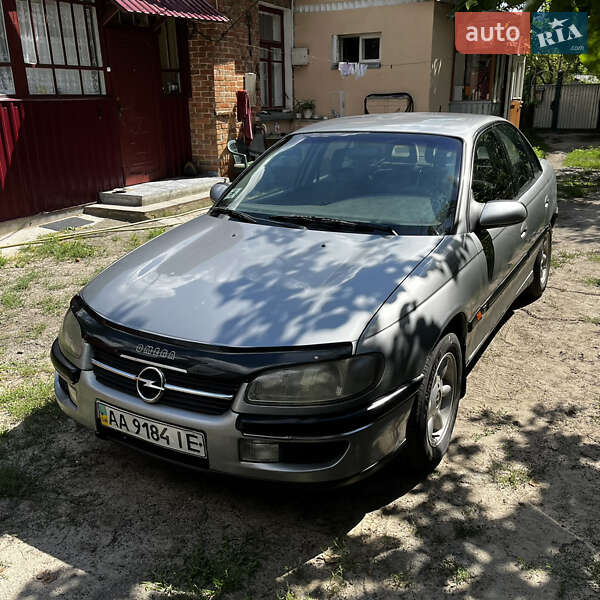Седан Opel Omega 1995 в Киеве