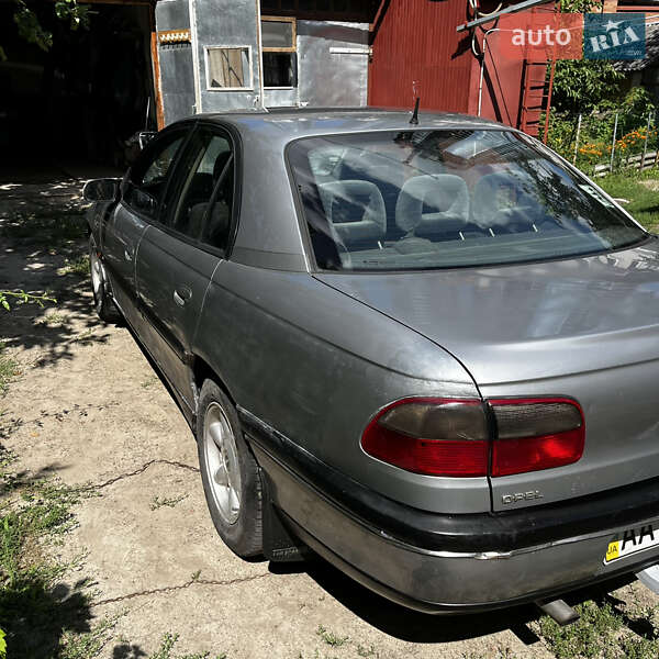 Седан Opel Omega 1995 в Киеве
