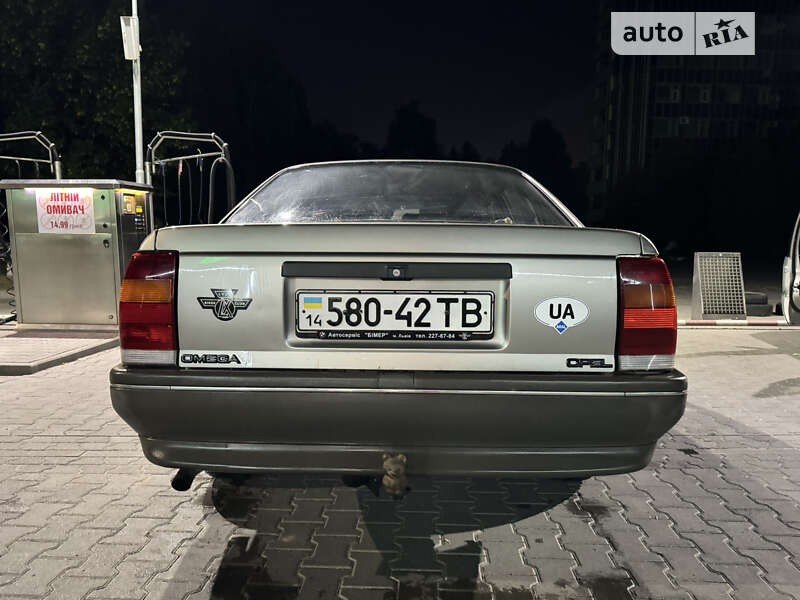 Седан Opel Omega 1988 в Львове