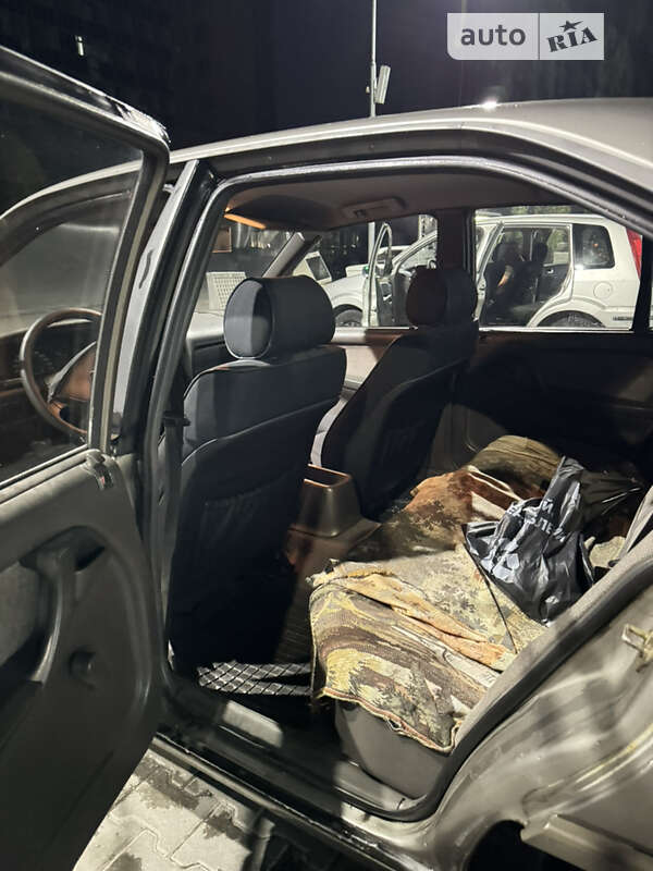 Седан Opel Omega 1988 в Львове