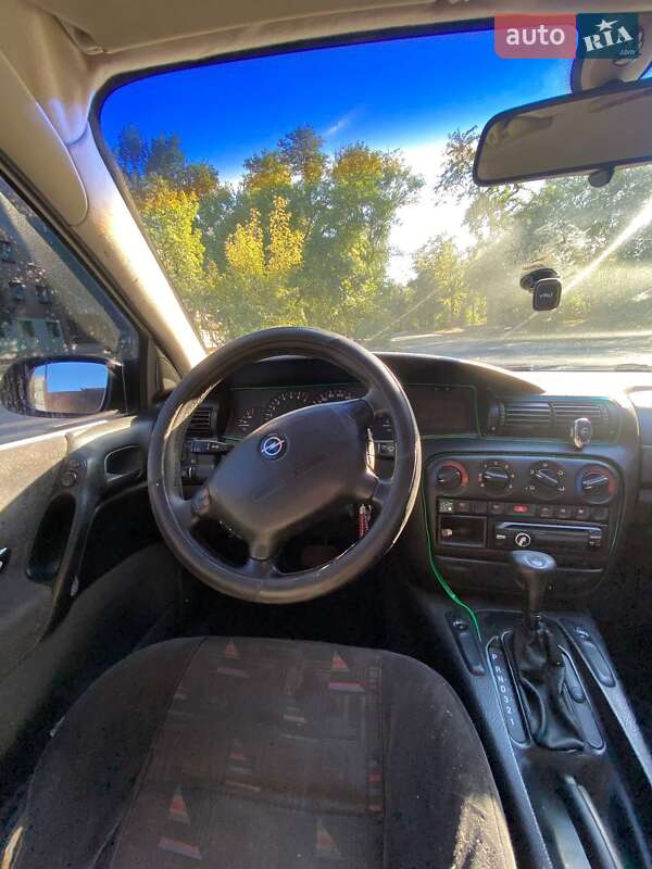 Седан Opel Omega 1999 в Каменском