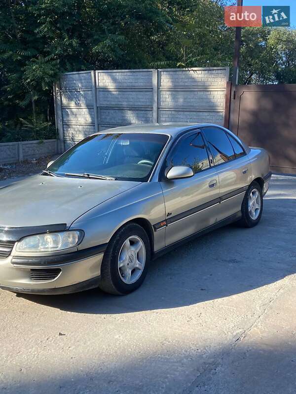 Седан Opel Omega 1999 в Каменском