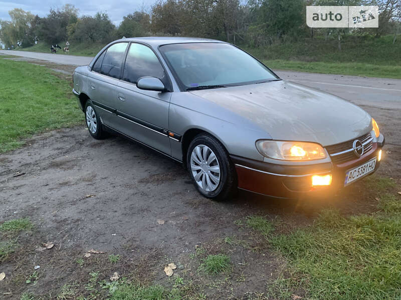 Седан Opel Omega 1995 в Млинове