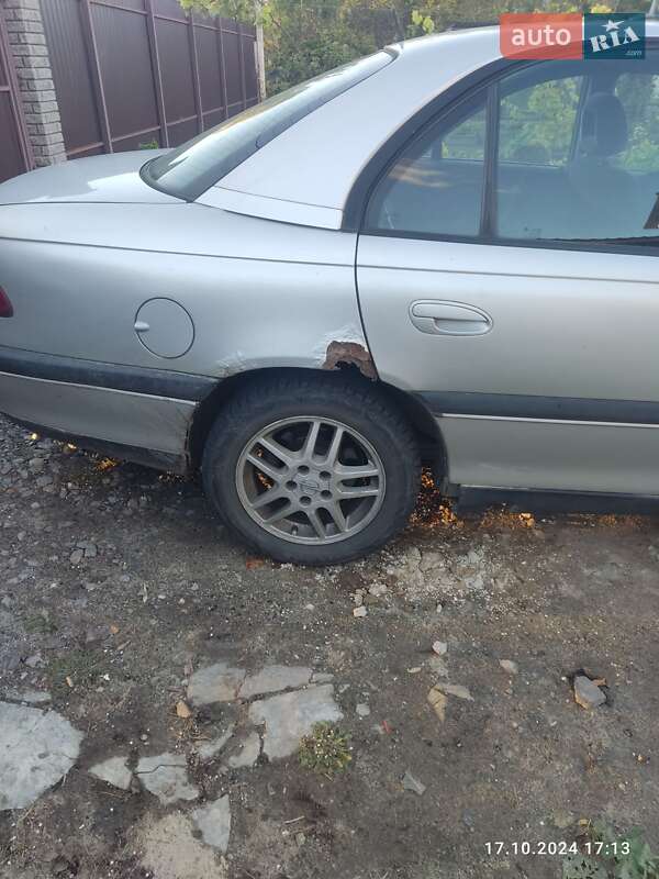 Седан Opel Omega 1996 в Каневе