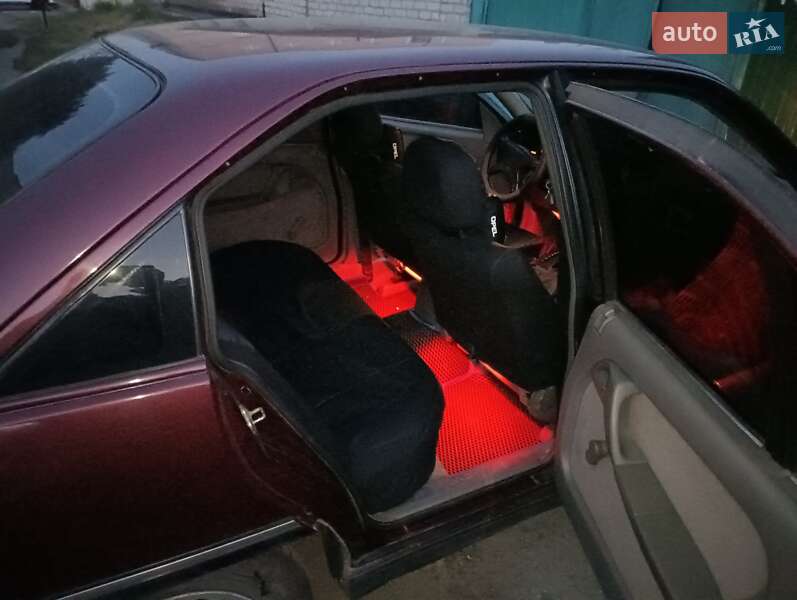 Седан Opel Omega 1991 в Днепре