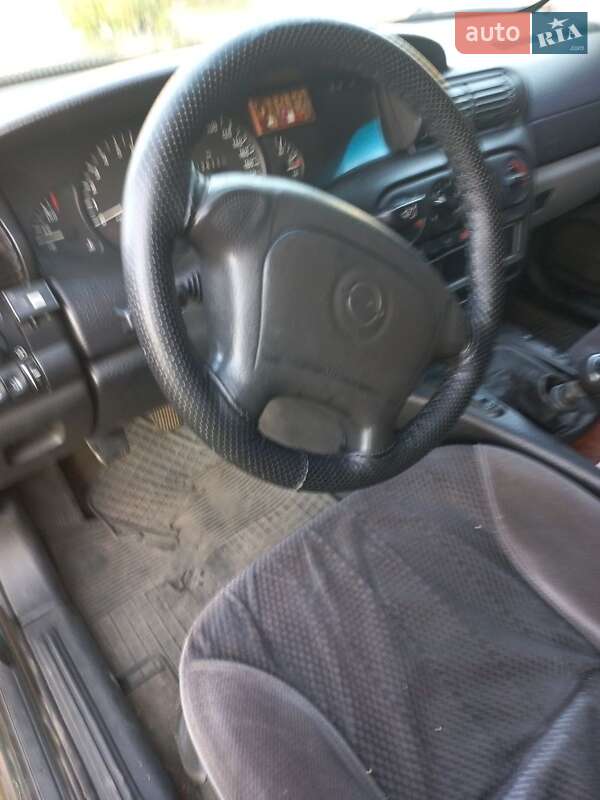 Седан Opel Omega 1995 в Запорожье