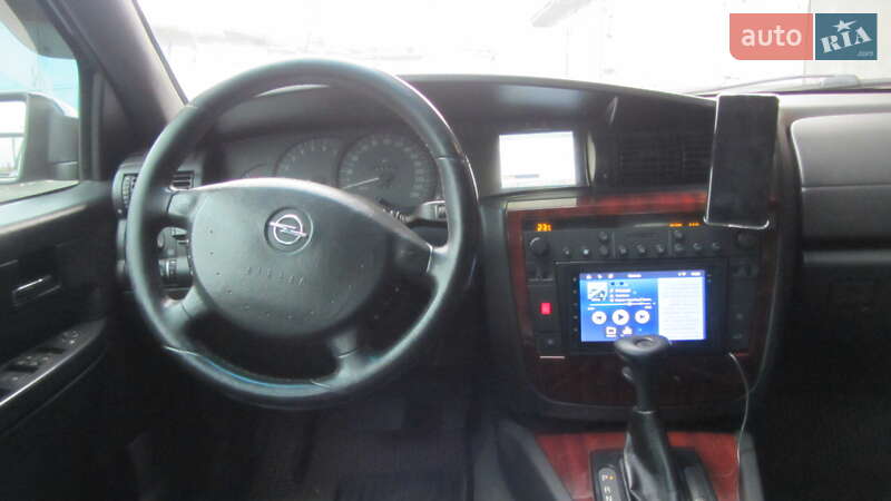 Седан Opel Omega 2002 в Першотравенську