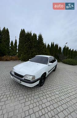 Седан Opel Omega 1993 в Львове