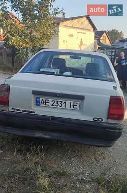 Седан Opel Omega 1987 в Подгородном