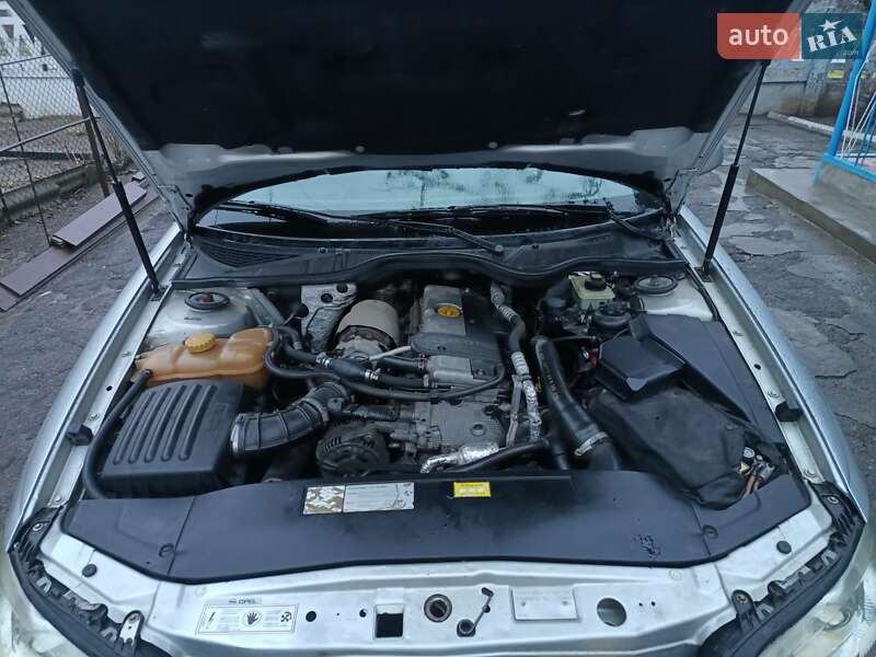 Седан Opel Omega 2001 в Казанці