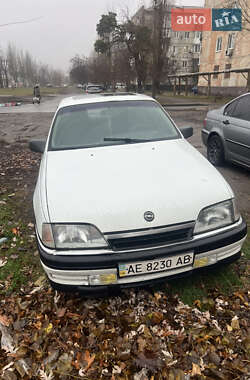 Седан Opel Omega 1990 в Павлограді