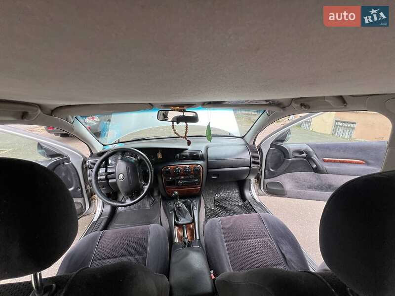 Седан Opel Omega 1998 в Одессе