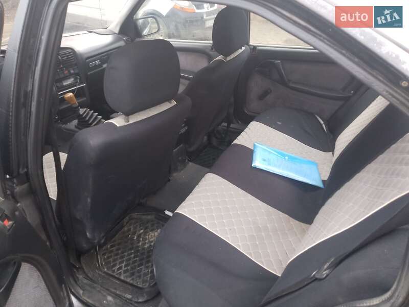 Седан Opel Omega 1992 в Кам'янець-Подільському