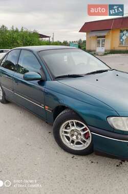 Седан Opel Omega 1998 в Пустомитах