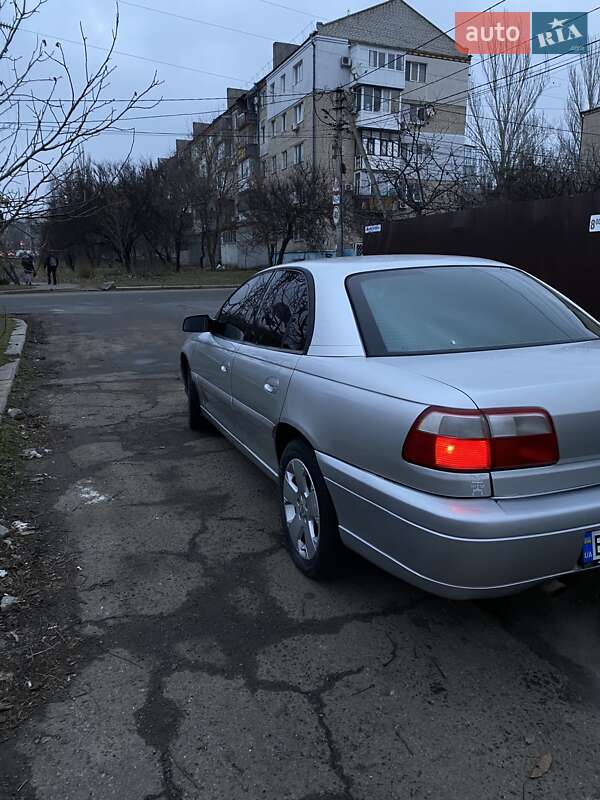 Седан Opel Omega 2000 в Миколаєві