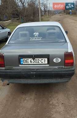 Седан Opel Omega 1988 в Южноукраинске