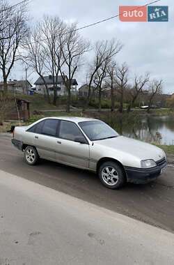 Седан Opel Omega 1988 в Жовкве