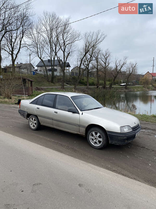 Седан Opel Omega 1988 в Жовкві