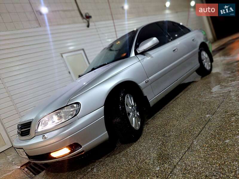 Седан Opel Omega 2002 в Чернівцях