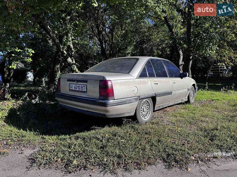Седан Opel Omega 1993 в Гребінках