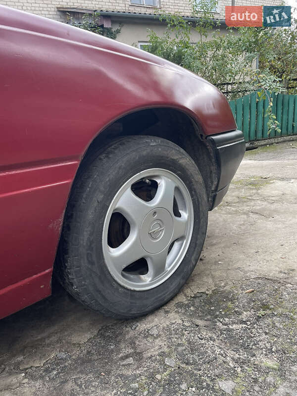 Седан Opel Omega 1988 в Березному