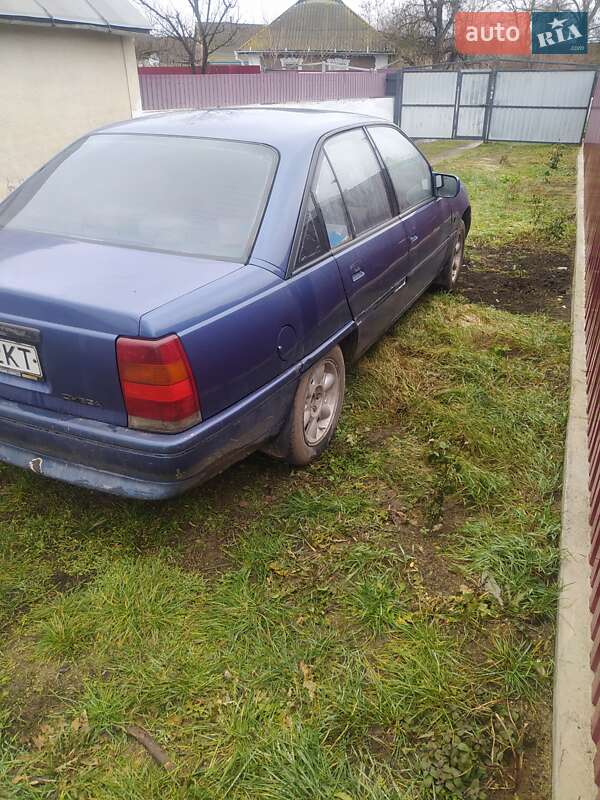 Седан Opel Omega 1987 в Джурине