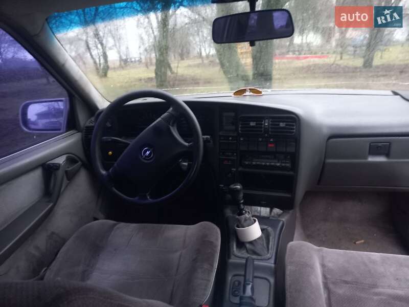 Седан Opel Omega 1993 в Гребінках