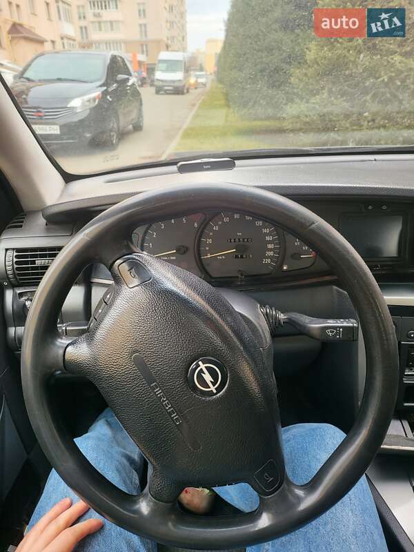 Седан Opel Omega 2003 в 