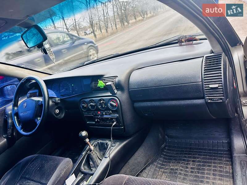 Седан Opel Omega 1999 в Балаклее фото 5 Седан Opel Omega 1999 в Балаклее