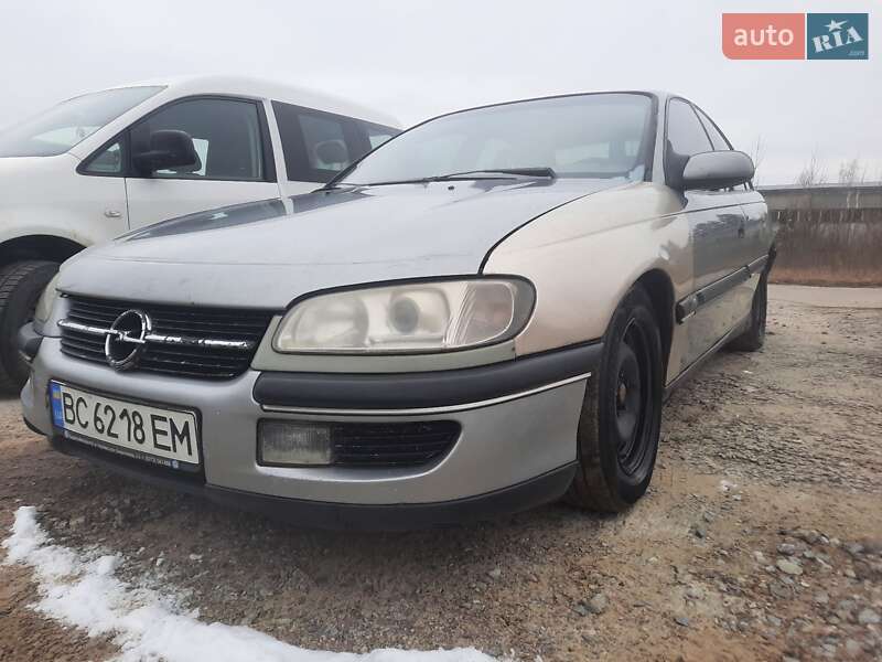 Седан Opel Omega 1995 в Вараше