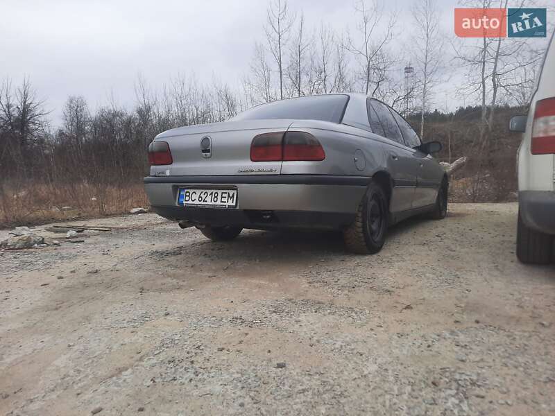 Седан Opel Omega 1995 в Вараше