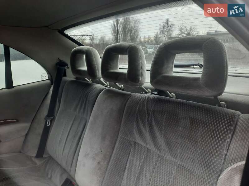 Седан Opel Omega 1995 в Вараше