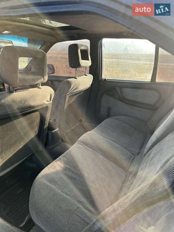 Седан Opel Omega 1988 в Черновцах