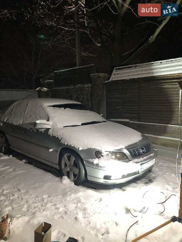 Седан Opel Omega 2002 в Києві