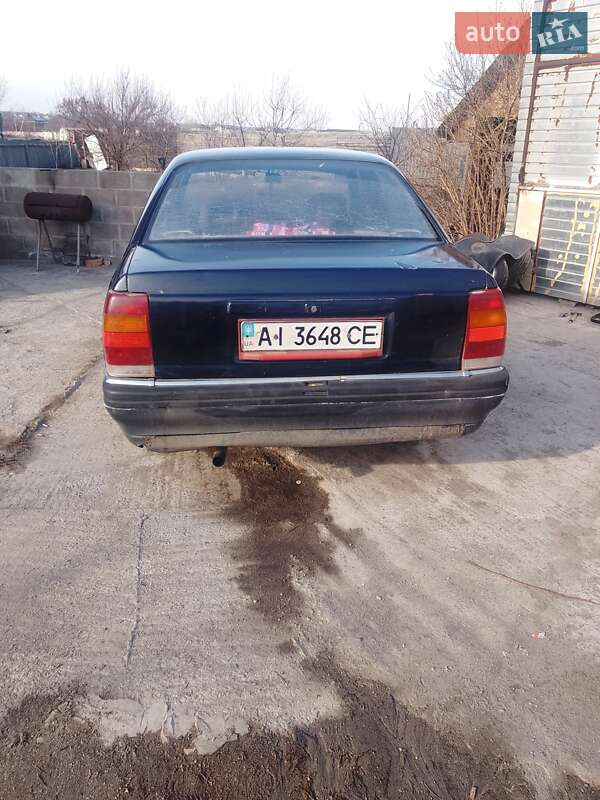 Седан Opel Omega 1989 в Киеве