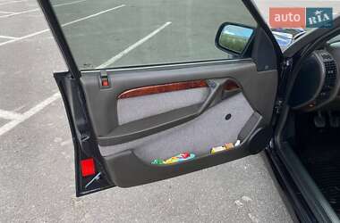 Седан Opel Omega 1990 в 