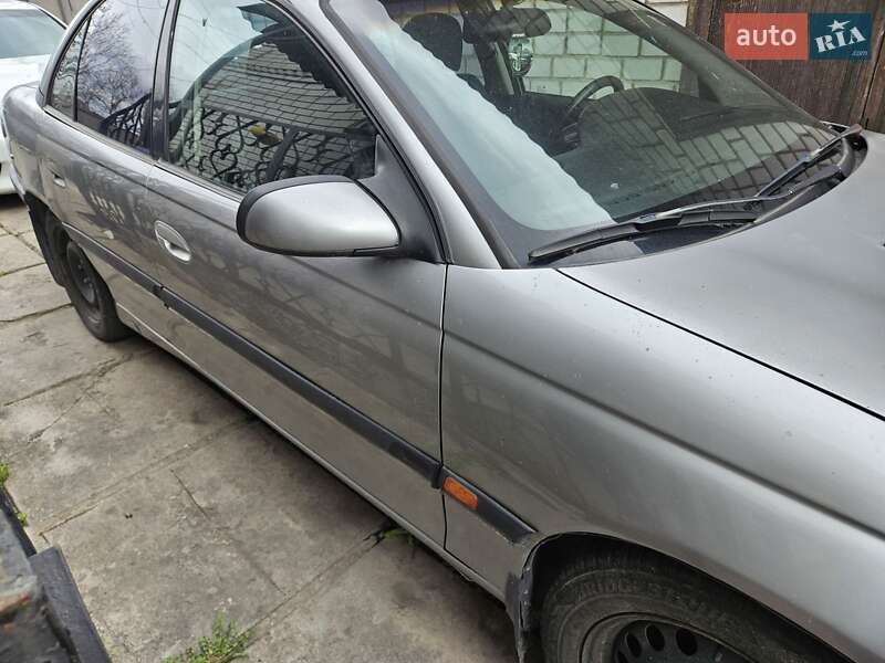 Седан Opel Omega 1994 в Каменском