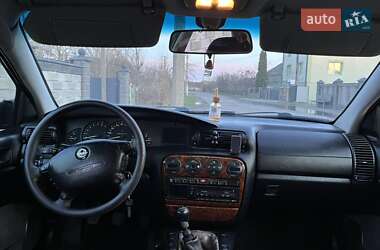 Седан Opel Omega 1999 в 