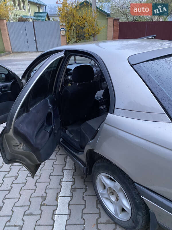 Седан Opel Omega 1997 в Чернівцях