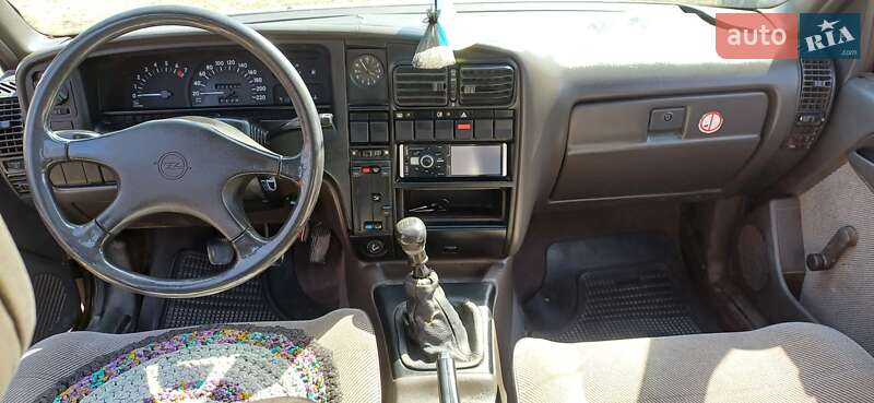 Седан Opel Omega 1988 в Бершади