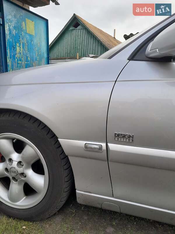Седан Opel Omega 2002 в Киеве