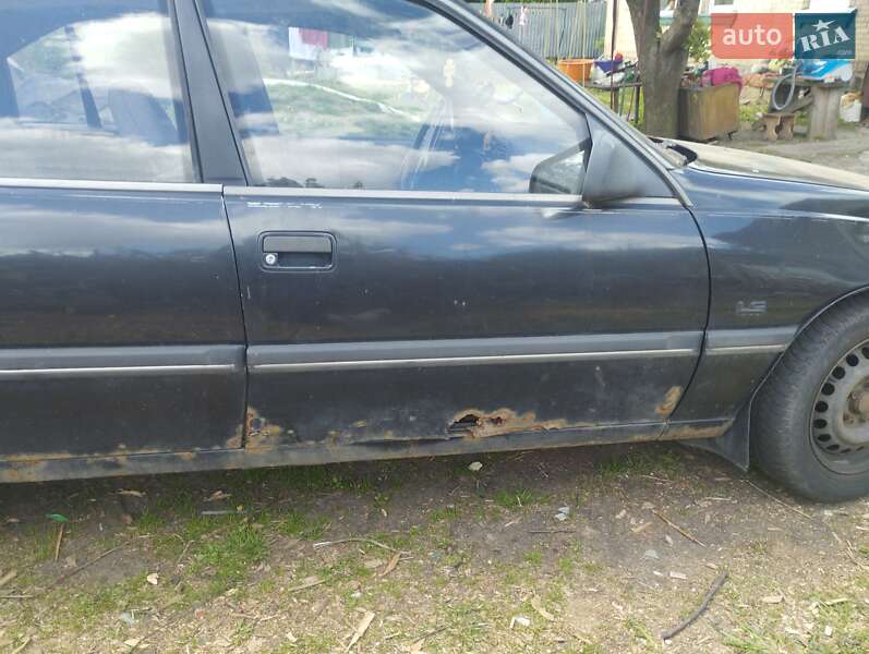 Седан Opel Omega 1989 в Шпитьках