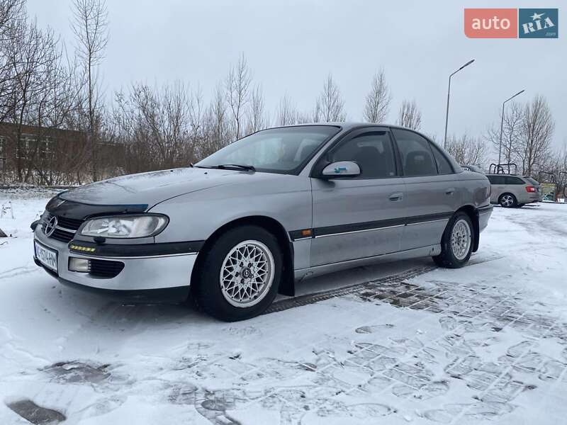 Седан Opel Omega 1994 в Нововолынске