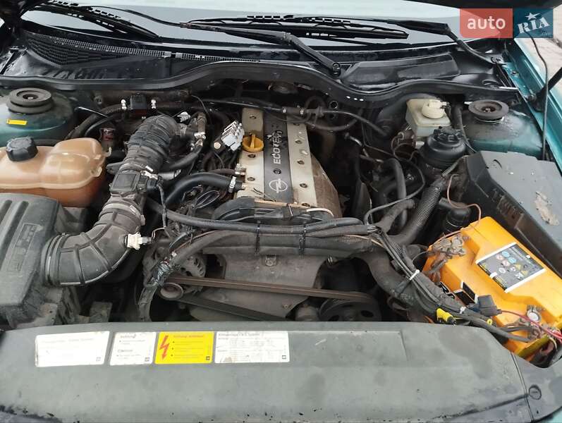 Седан Opel Omega 1995 в Орловщине